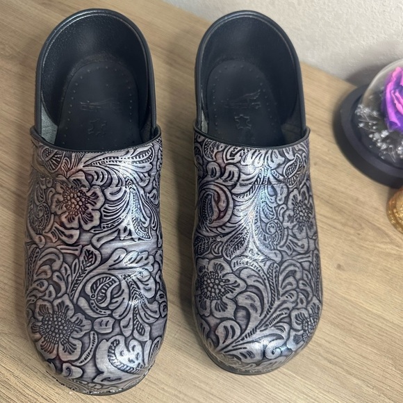 Dansko Professional Slip-On Clogs Color Black Antique Tooled size 9.5 - … - Picture 8 of 11